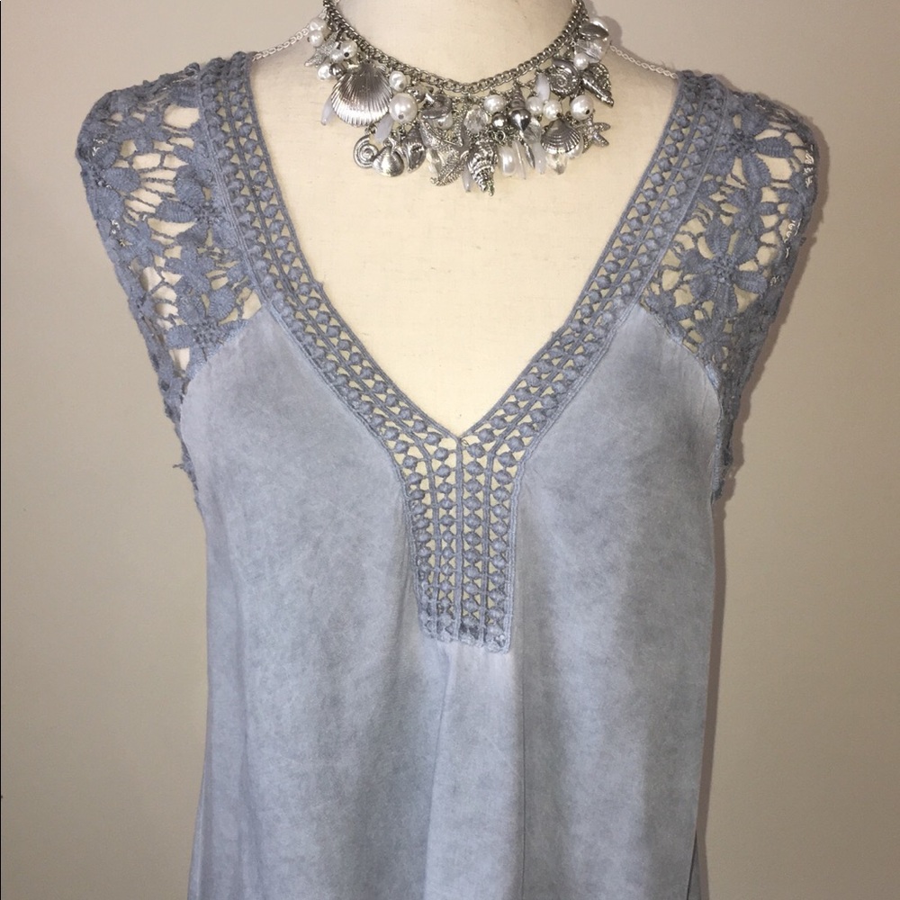 Beyond excellent condition island blouse